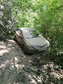 Застрял в лесу примерно в 1 километре от троицкого тракта. вытащить застрявшую машину Hyundai solaris