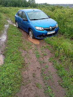 Застряла в поле в колее на целине вытащить застрявшую машину Рено логан