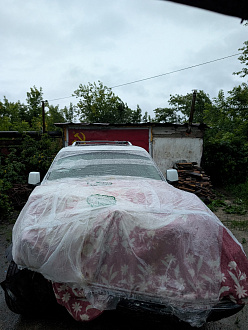 Здравствуйте,помогите пожалуйста затащить машину в гараж, у машины разбита морда и колеса смотрят в разные стороны, в гараже цепляться особо не за что, есть только дыра напротив ворот диаметром примерно в банку 0.5 вытащить застрявшую машину Lincoln Navigation 