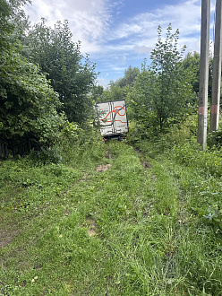 Застрял в поле. вытащить застрявшую машину Ивеко.