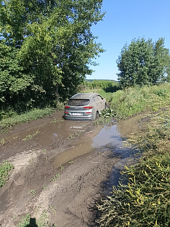 прошу помощи,  вытащить застрявшую машину Хендай