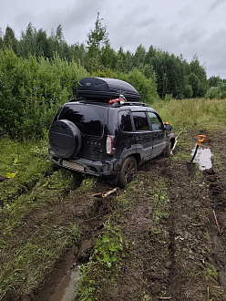 Застрял в колее, 1,5км до нормальной дороги. Трос есть. вытащить застрявшую машину Нива Тревел