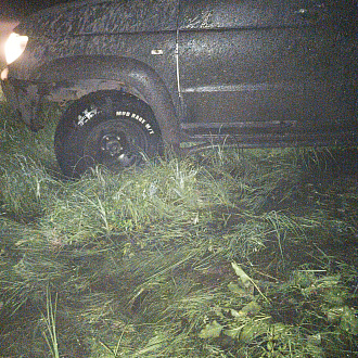 Застрял в поле, на поле вода ниже колена, отказал полный привод, едет только на заднем. Нужна хорошо подготовленная машина вытащить застрявшую машину Уаз патриот