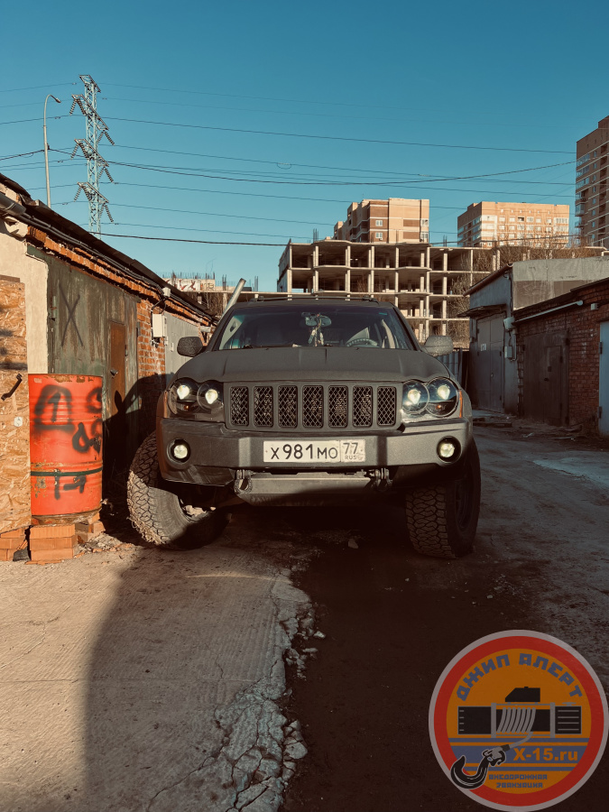 фото застрявшего Jeep Grand Cherokee Москва