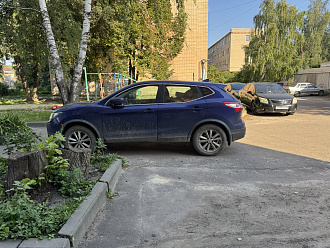 прошу помощи, пожалуйста помогите уехать домой, сел аккумулятор вчера еще на азс, забрал эвакуатор, бензин не смогла залить, помогите пожалуйста прикурить и бензином (10)л  вытащить застрявшую машину Кашкай 