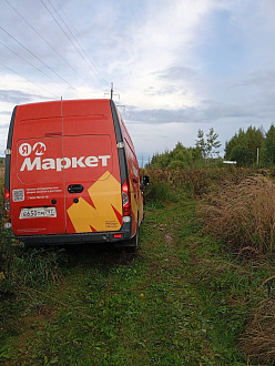 Застрял в полесташило в колею, работая в маркет яндекс выполняя заказ. По карте показывало что можно проехать, в перейди перекарали. Сдавал задним ходом и застрял. Движение прямо невозможно вытащить застрявшую машину Газель некст